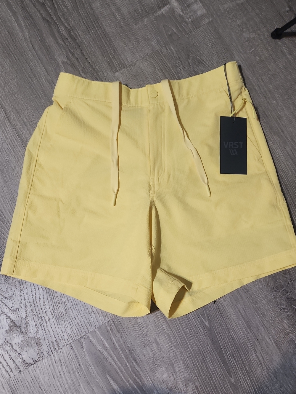 VRST Men's Seersucker Yellow Relaxed Fit Shorts 6" Resort Short New With Tag